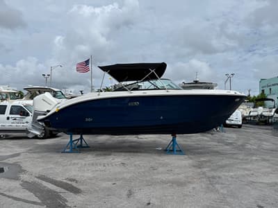 BOATZON | Sea Ray SDX 250 Outboard 2026