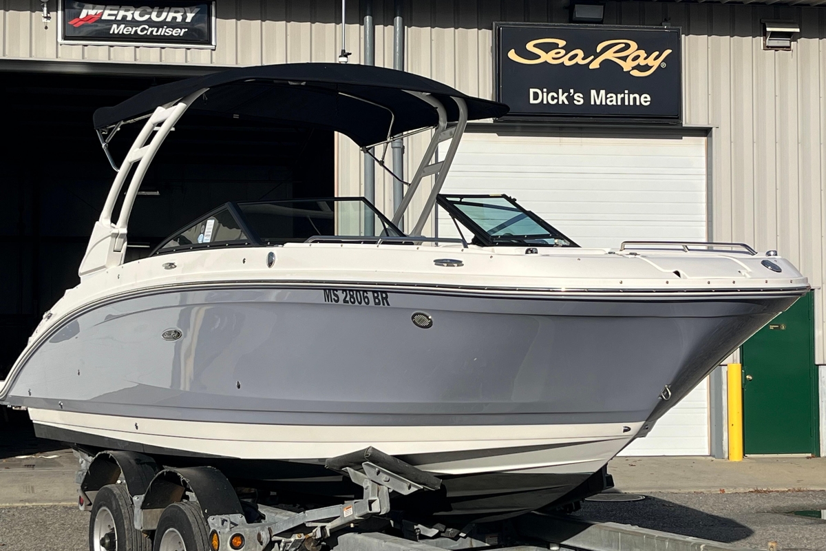 2021 Sea Ray SDX 270 Outboard - Sold Boat