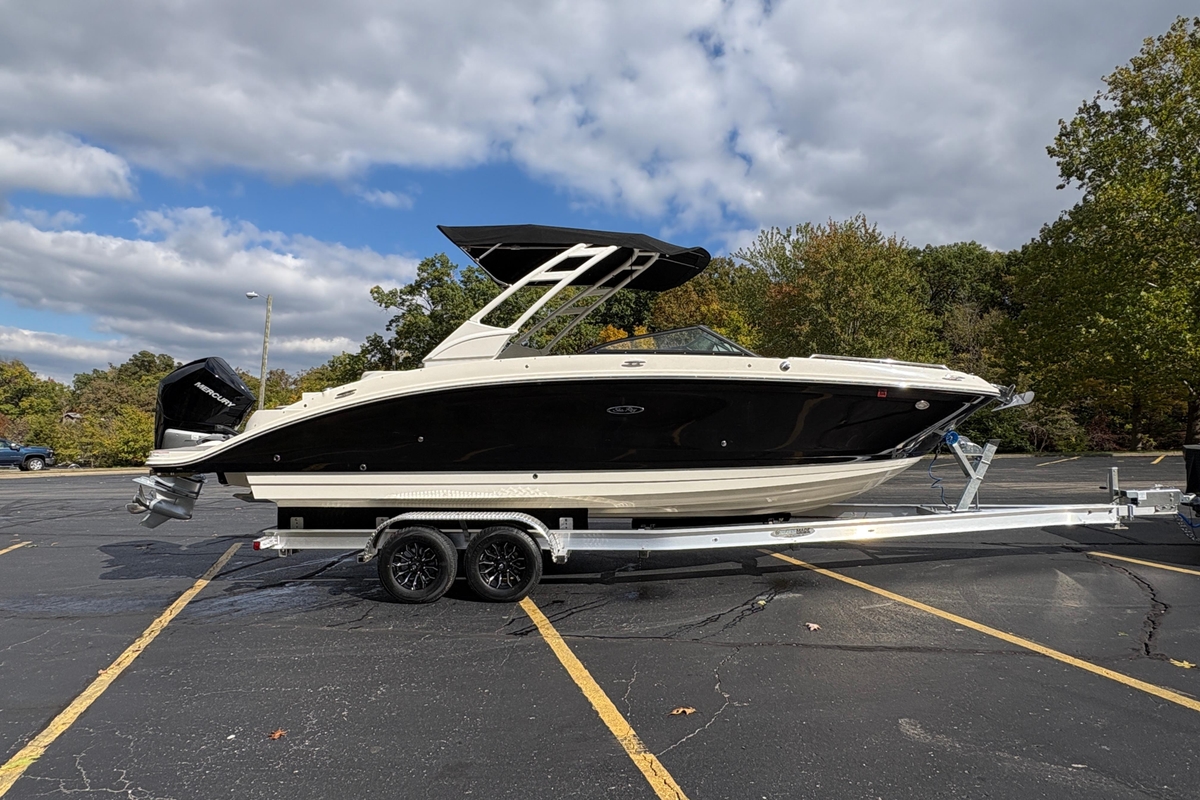2022 Sea Ray SDX 270 Outboard - Sold Boat