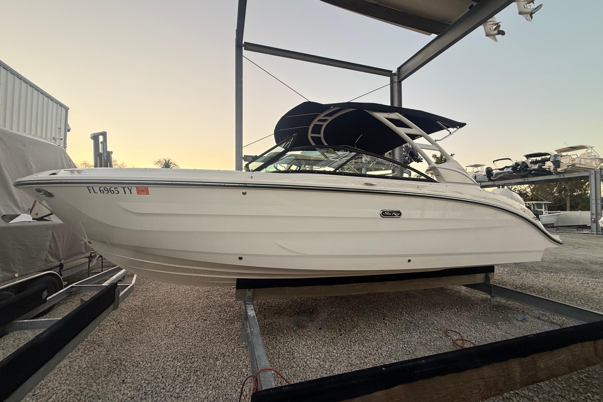 2025 Sea Ray SDX 270 Outboard - Sold Boat