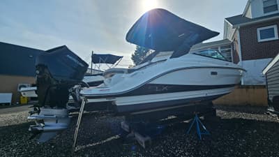 BOATZON | Sea Ray SLX 260 Outboard 2024