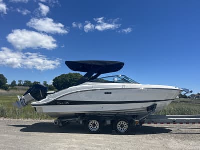 BOATZON | Sea Ray SLX 260 Outboard 2026