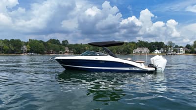 BOATZON | Sea Ray SLX 280 Outboard 2027