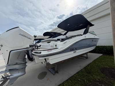 BOATZON | Sea Ray SLX 280 Outboard 2027