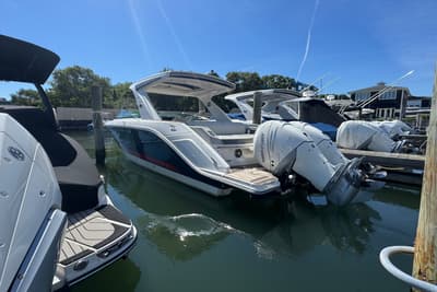 BOATZON | Sea Ray SLX 310 Outboard 2020