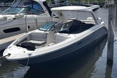BOATZON | Sea Ray SLX 310 Outboard 2022