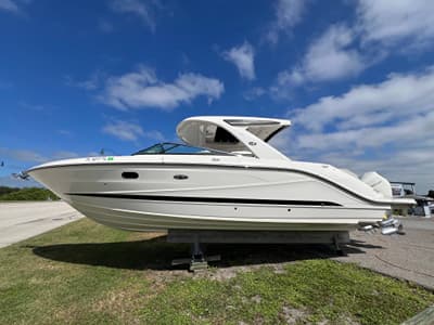 BOATZON | Sea Ray SLX 310 Outboard 2023
