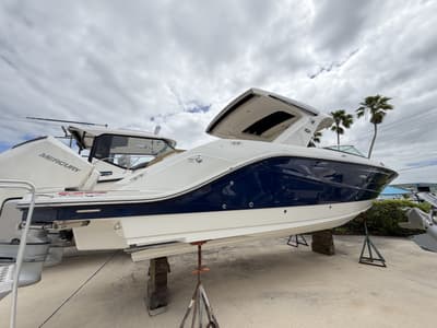 BOATZON | Sea Ray SLX 310 Outboard 2026