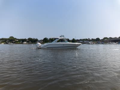 BOATZON | Sea Ray SLX 310 Outboard 2027
