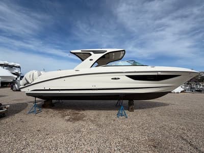 BOATZON | Sea Ray SLX 350 Outboard 2023