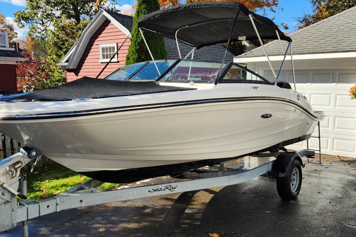 2019 Sea Ray SPX 190 - Sold Boat