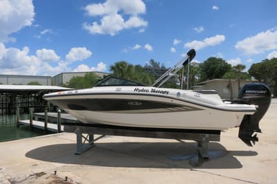 BOATZON | Sea Ray SPX 190 Outboard 2017