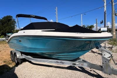 BOATZON | Sea Ray SPX 210 Outboard 2021