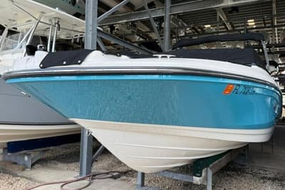 BOATZON | Sea Ray SPX 210 Outboard 2022