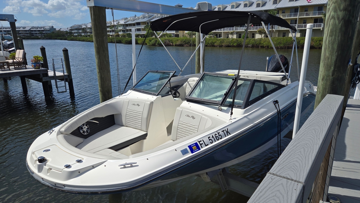 2023 Sea Ray SPX 210 Outboard - Sold Boat