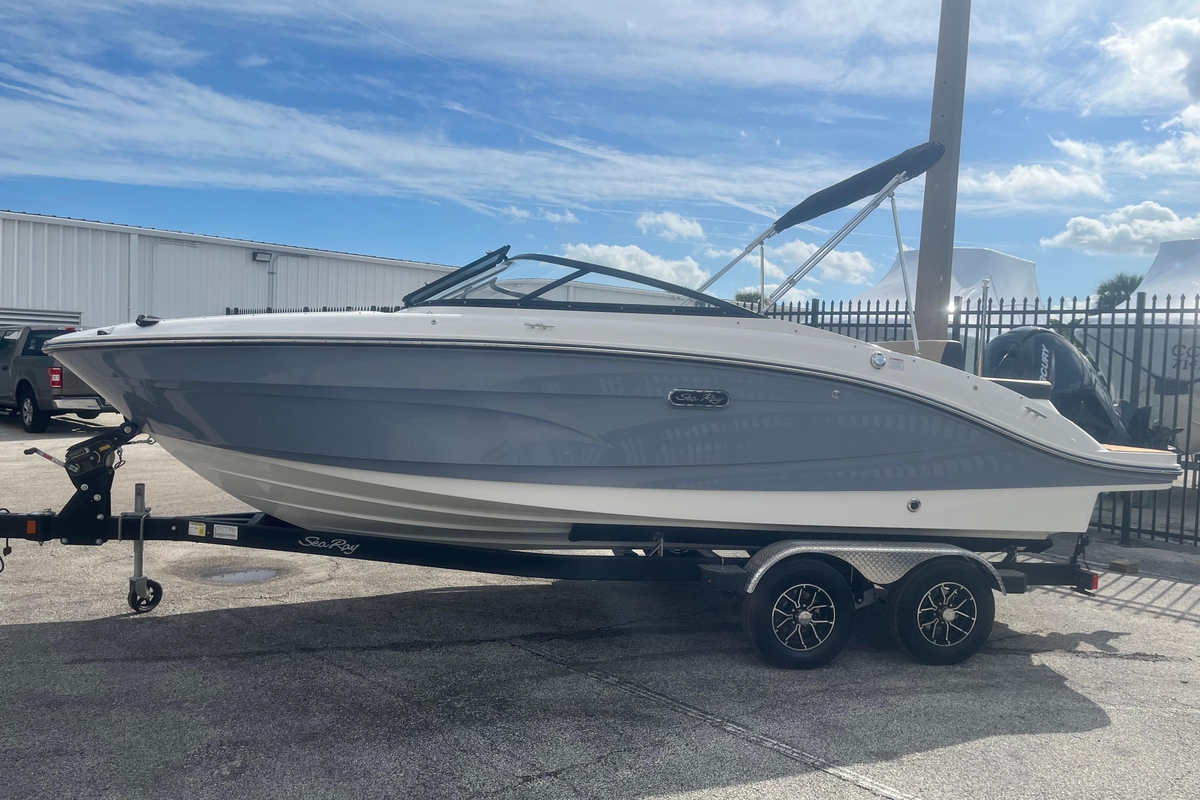 2024 Sea Ray SPX 210 Outboard - Sold Boat
