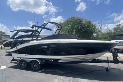 BOATZON | Sea Ray SPX 210 Outboard 2025