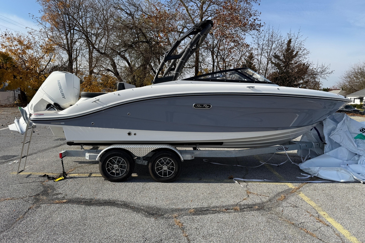 2026 Sea Ray SPX 210 Outboard - Sold Boat