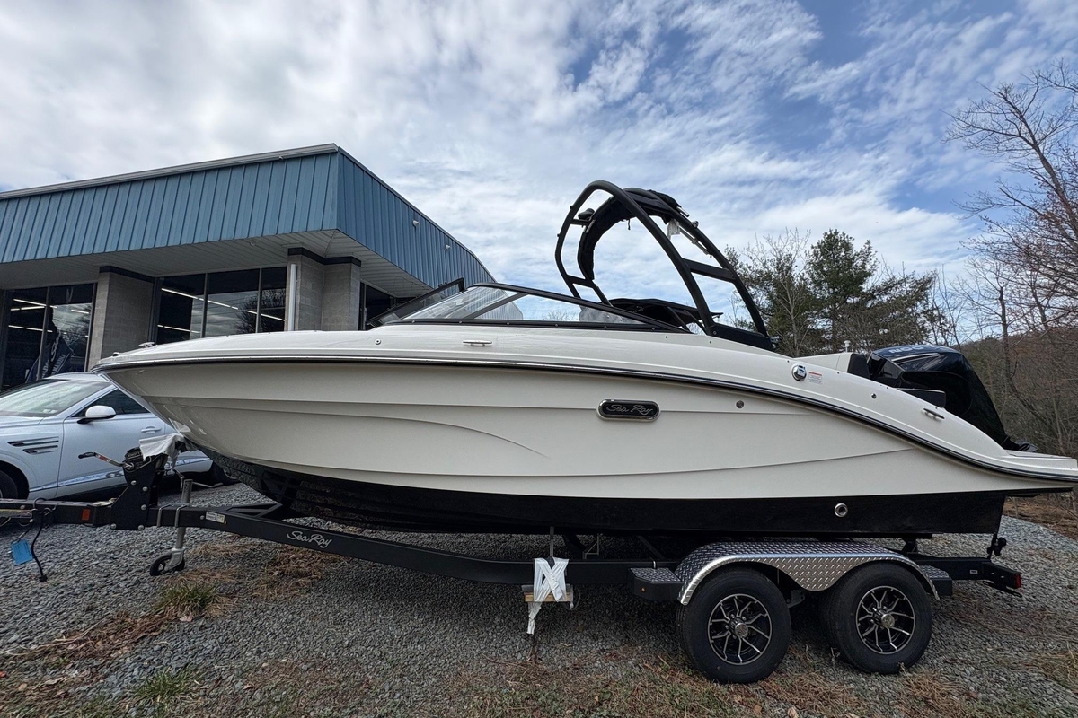 2026 Sea Ray SPX 210 Outboard - Sold Boat