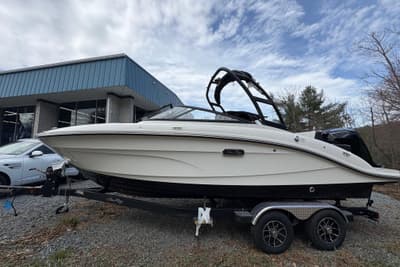 BOATZON | Sea Ray SPX 210 Outboard 2026