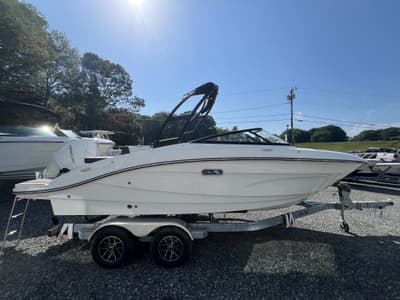 BOATZON | Sea Ray SPX 210 Outboard 2026