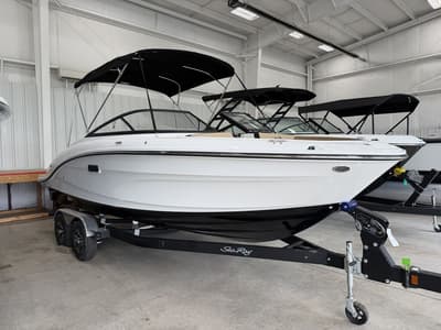 BOATZON | Sea Ray SPX 210 Outboard 2027