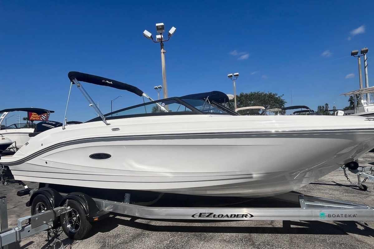 2023 Sea Ray SPX 230 Outboard - Sold Boat