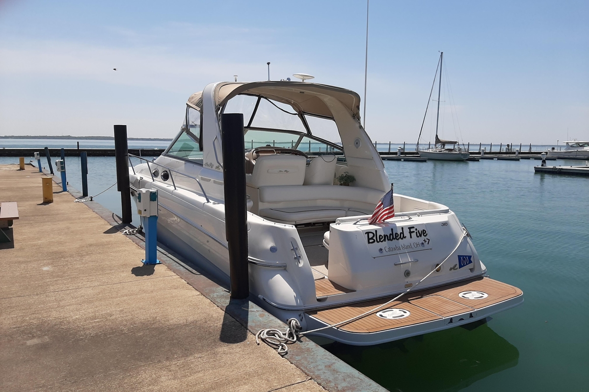 2000 Sea Ray Sundancer 310 - Sold Boat