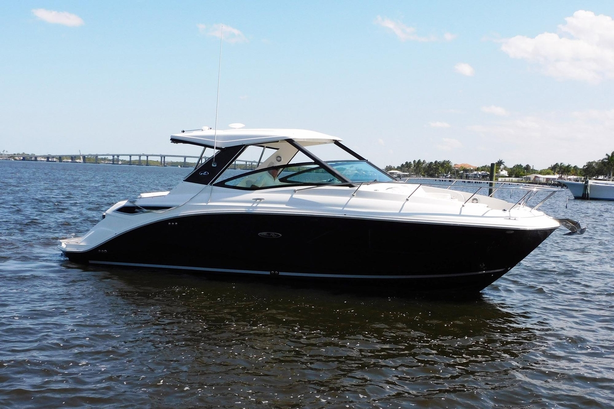2018 Sea Ray Sundancer 320 - Sold Boat