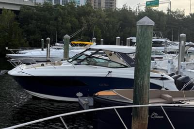 BOATZON | Sea Ray Sundancer 320 Coupe Outboard 2022