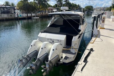 BOATZON | Sea Ray Sundancer 320 Outboard 2022
