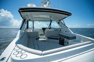 BOATZON | Sea Ray Sundancer 320 Outboard 2026 BOATZON | Sea Ray Sundancer 320 Outboard 2026
