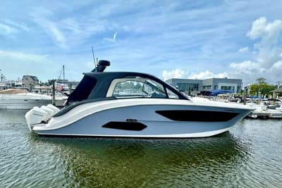 BOATZON | Sea Ray Sundancer 370 Outboard 2022