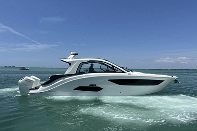 BOATZON | Sea Ray Sundancer 370 Outboard 2025 BOATZON | Sea Ray Sundancer 370 Outboard 2025