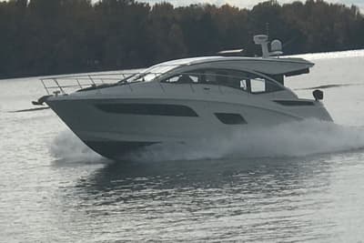 BOATZON | Sea Ray Sundancer 400 2017