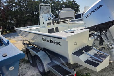 BOATZON | SeaArk Bay Runner 210 2026
