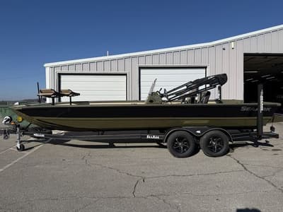 BOATZON | SeaArk Phantom 24XV CC 2026