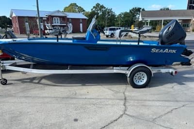 BOATZON | SeaArk Shadow 19V 2026