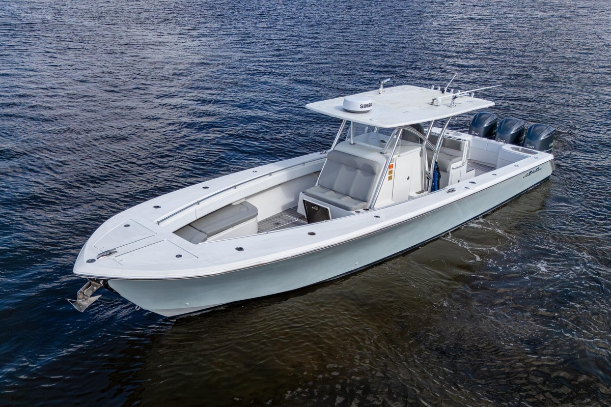 2015 SeaHunter 37 Tournament - Sold Boat