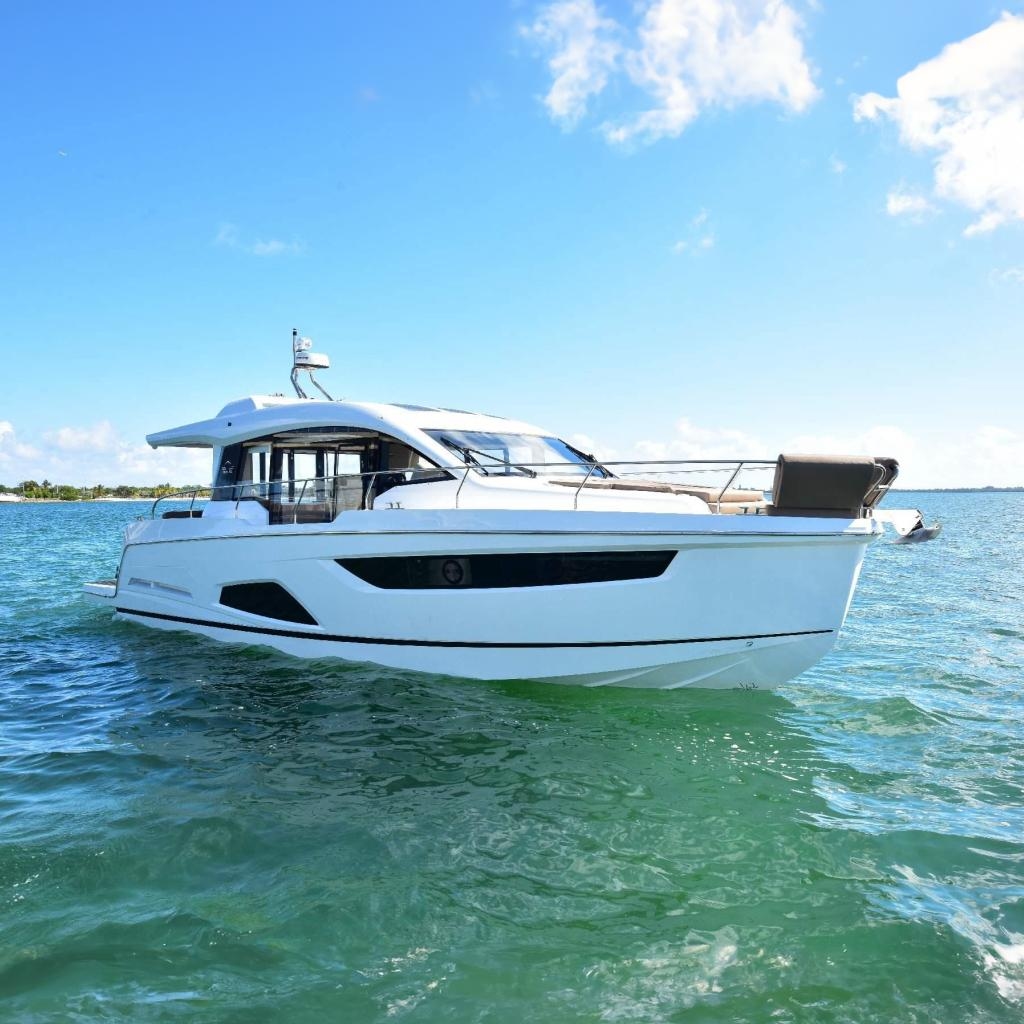 2022 Sealine C430 - Sold Boat