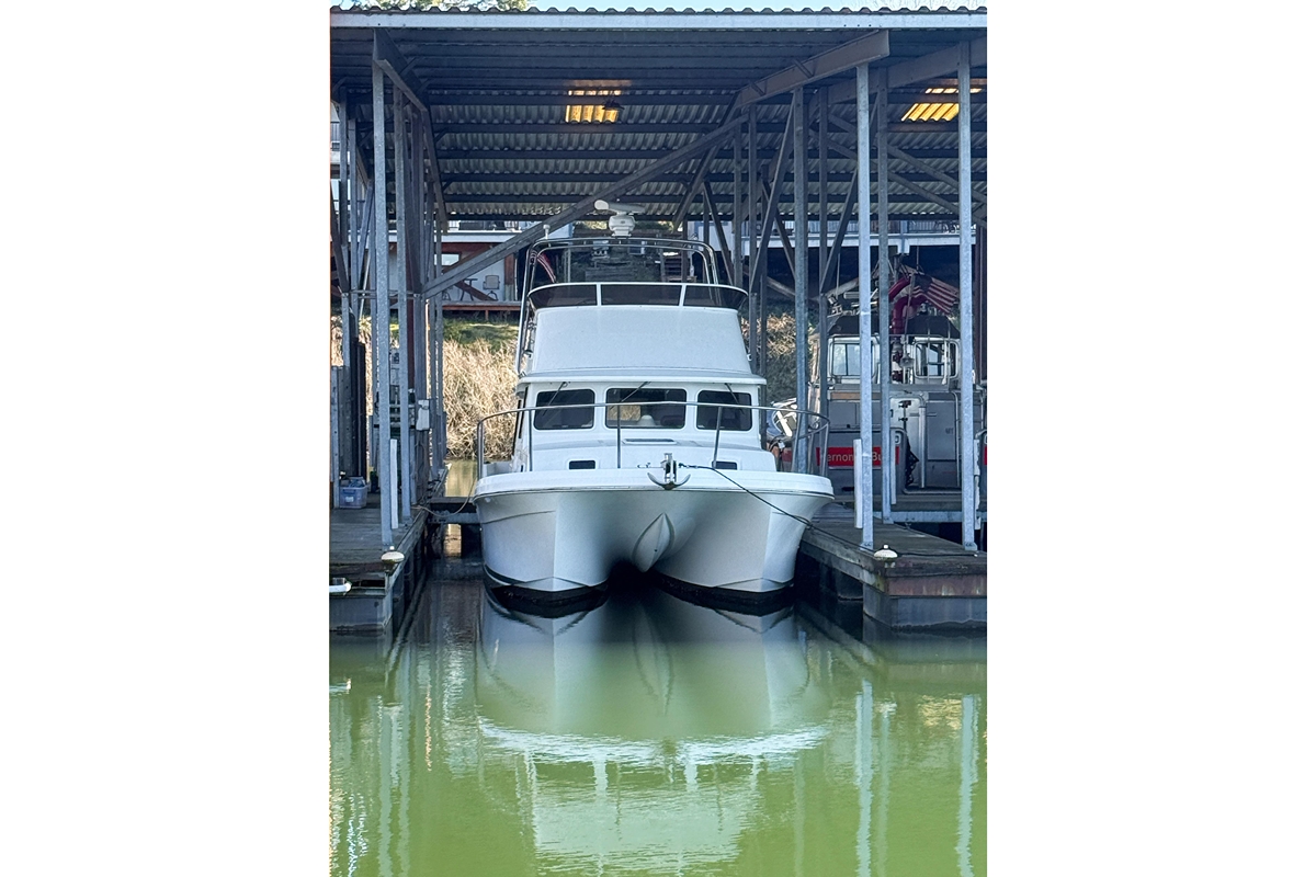 2003 SeaSport Pacific 3200 - Sold Boat