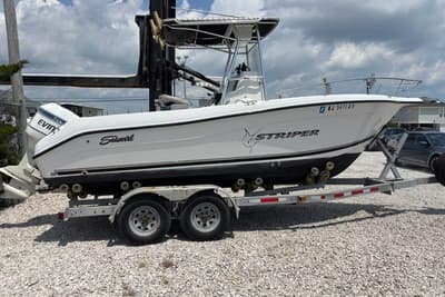 BOATZON | Seaswirl Striper 2101 Center Console OB 2002