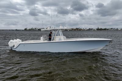 BOATZON | SeaVee 370Z 2022