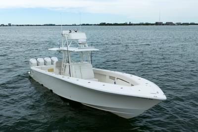BOATZON | SeaVee 390z Center Console 2017
