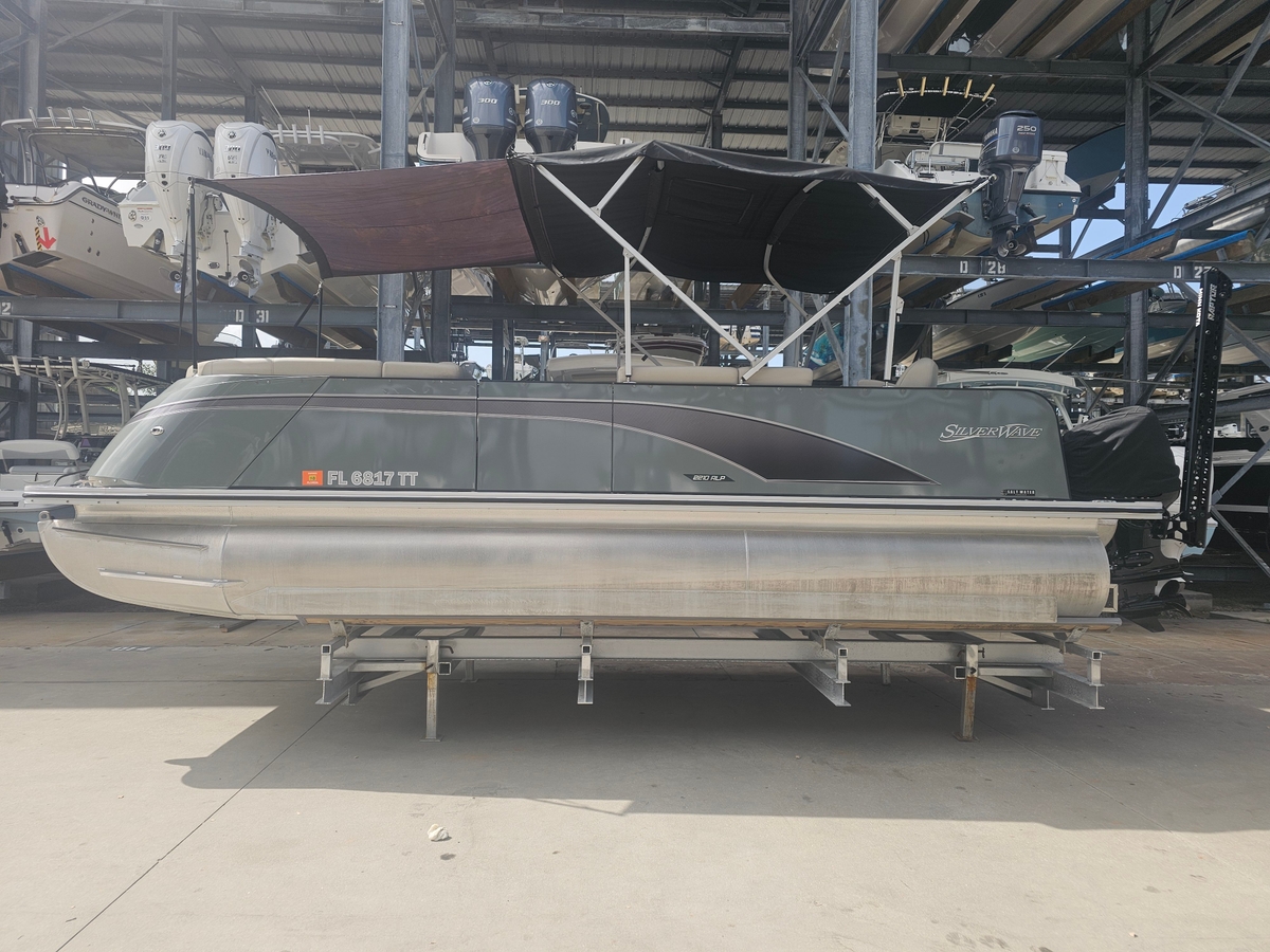 2023 Silver Wave SW3 2210 RLP - Sold Boat