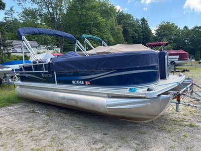 BOATZON | South Bay 500 Series 520CR 2011