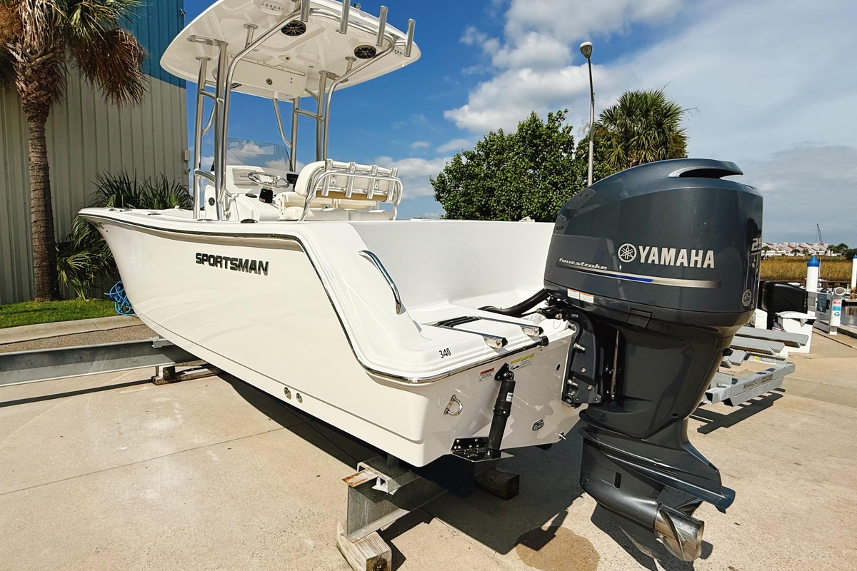 2015 Sportsman Heritage 231 Center Console - Sold Boat