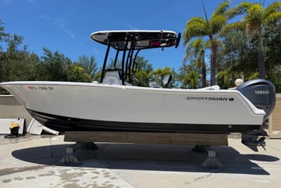 BOATZON | Sportsman Heritage 231 Center Console 2022
