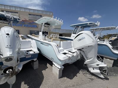 BOATZON | Sportsman Heritage 231 Center Console 2026