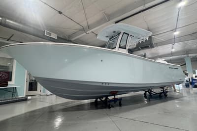 BOATZON | Sportsman Heritage 231 Center Console 2026